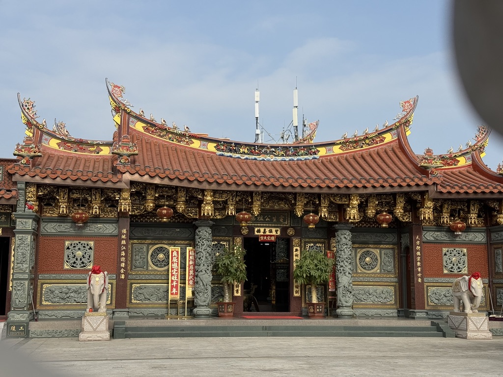 View of local temple architecture / 地方寺庙建筑实景